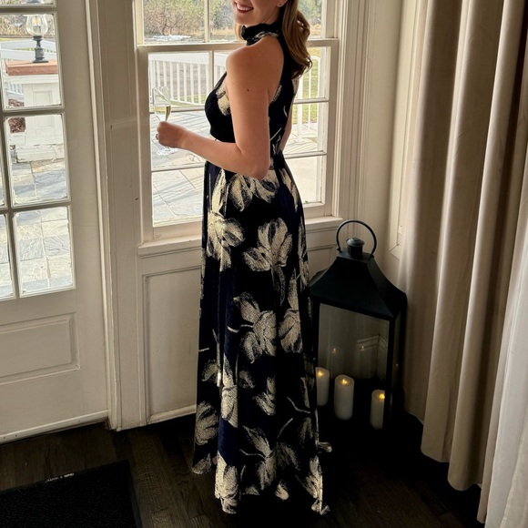 Betsy & Adam Foil Print Sleeveless Gown - Navy/Gold - Size 6 - Picture 4 of 4